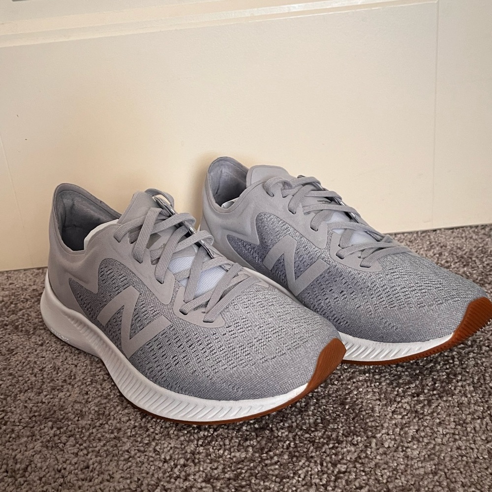 New Balance women’s tennis shoes 8.5
